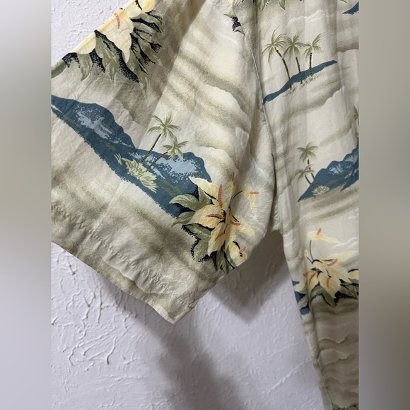 Tommy Bahama Men’s Hawaiian Print Short sleeve button up shirt, L - Picture 8 of 8
